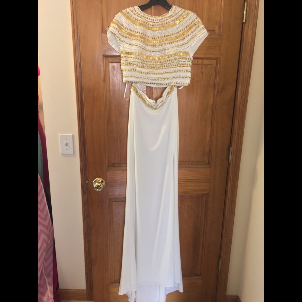 Mac Duggal size 8 White and Gold dress